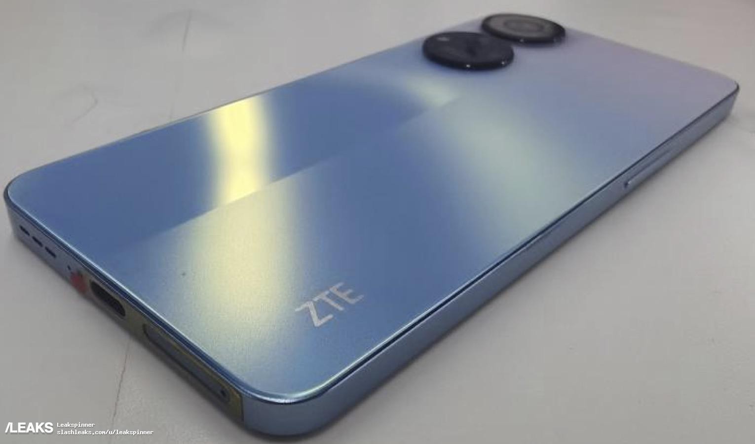 ZTE Axon 40 SE HD photo